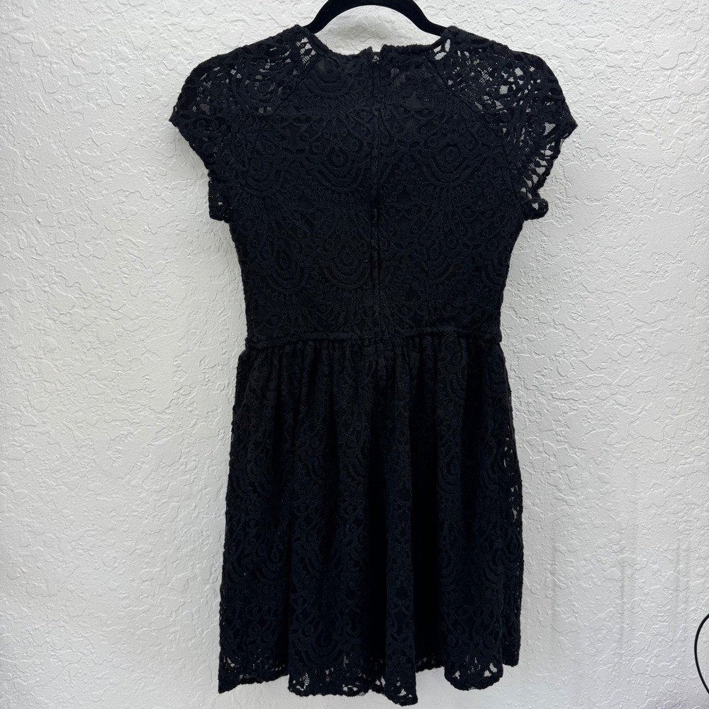 H&M Divided Women's 8 Black Lace Fit & Flare Short Sleeve Dress Party Classic - Picture 9 of 11